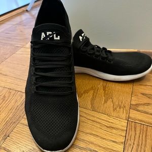 Men’s size 14 APL techno sneaker like new!